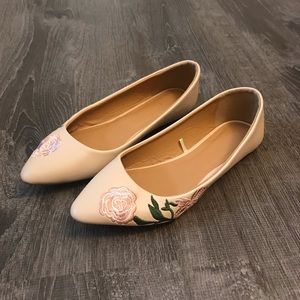 Nude Pointed Toe Floral Flat